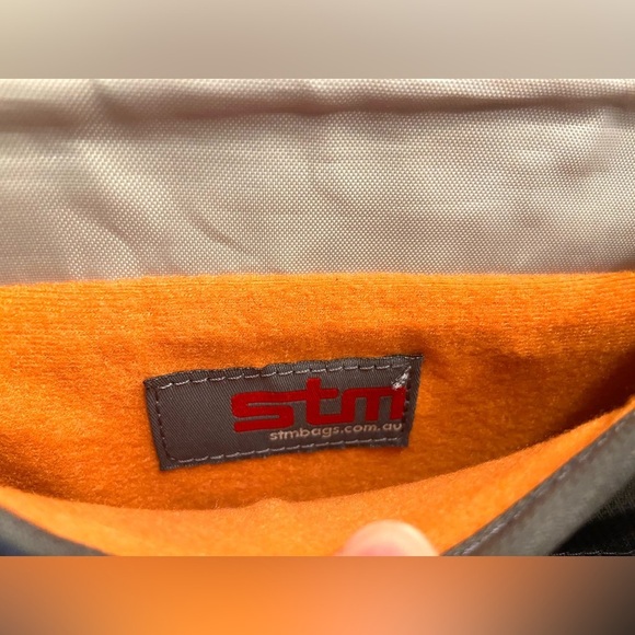 STM Crossbody Tablet iPad Bag —Pockets, Pockets, Pockets! - Picture 13 of 13